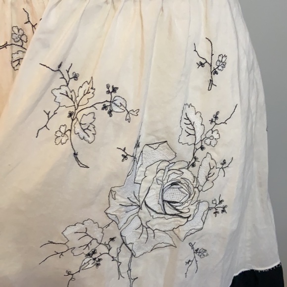 BCBG skirt size 2 - Picture 4 of 9